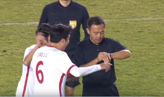 九游体育官网-是666啊！亚泰梅州主裁补时未完结束比赛 拒绝复赛